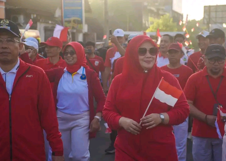 ‎Menyambut HUT Ke-81 RI, Ribuan Bendera Merah Putih Dibagikan kepada Masyarakat