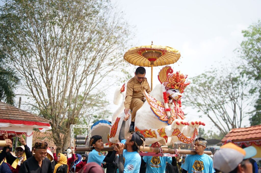 ‎Wakil Bupati Subang Hadiri Milangkala Ke-27 Cikaum, Apresiasi Semangat Gotong Royong Masyarakat
