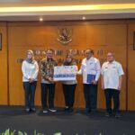 Pimpin Konsorsium ABMN,Asuransi Jasindo Serahkan Klaim Rp 17,6 Miliar kepada Kementerian Agama