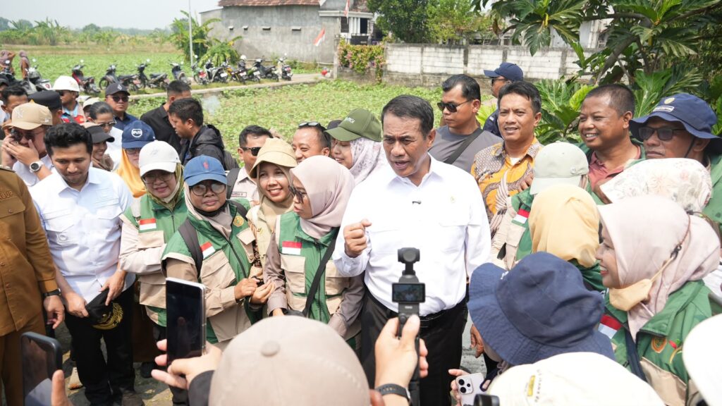 Mentan Amran Siapkan Aturan Baru agar Buruh Tani Bisa Dapat Alsintan
