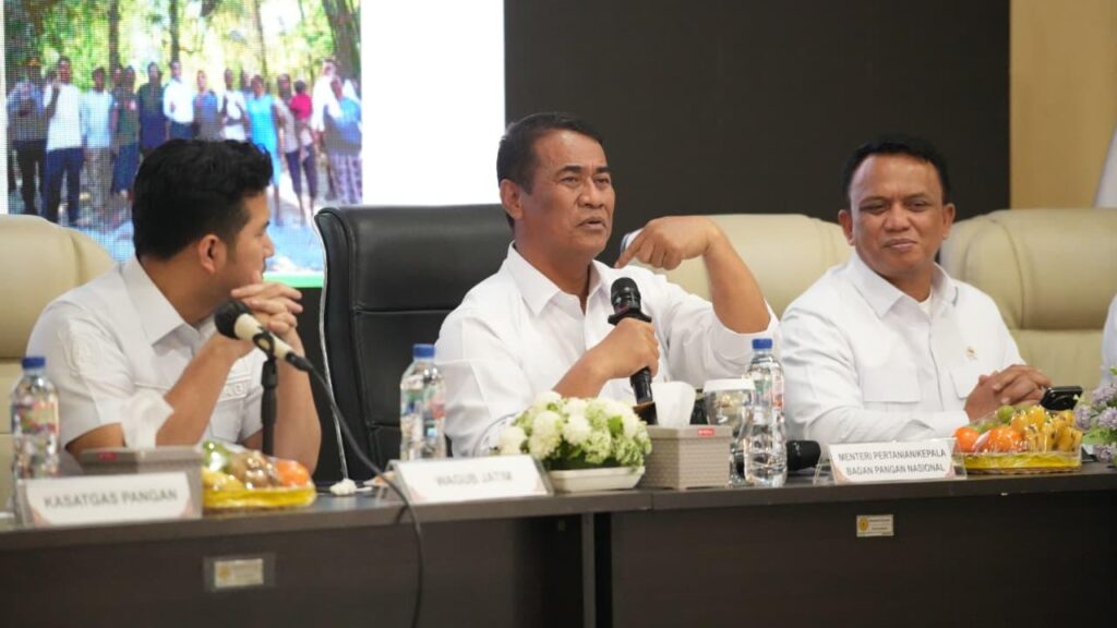 Mentan Amran Gerak Cepat Selamatkan Peternak Rakyat: Harga Pakan Dijaga, Telur Wajib Diserap SPPG