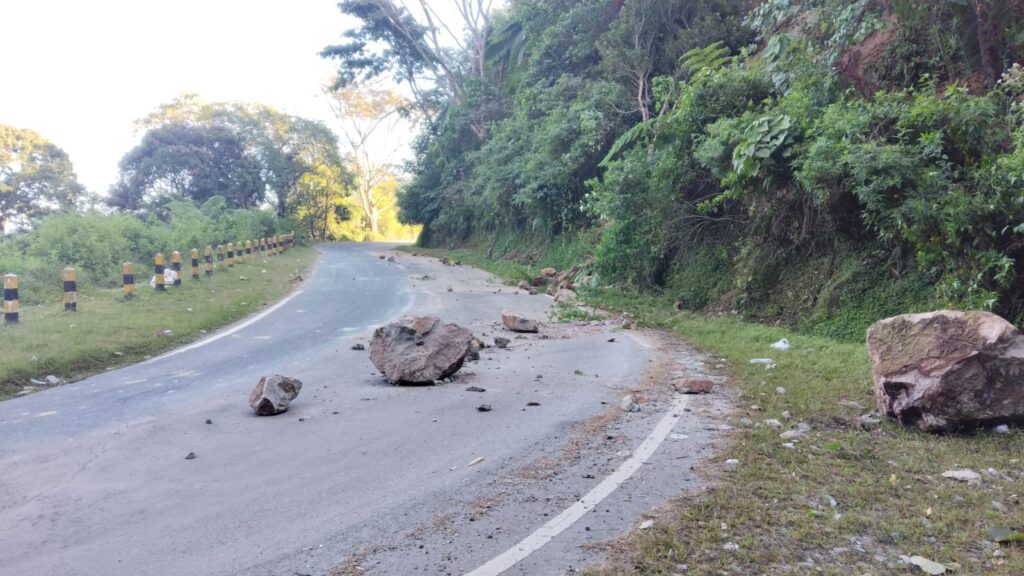 Menteri PU Kerahkan Alat Berat Tangani Longsoran Pasca Gempa NTT