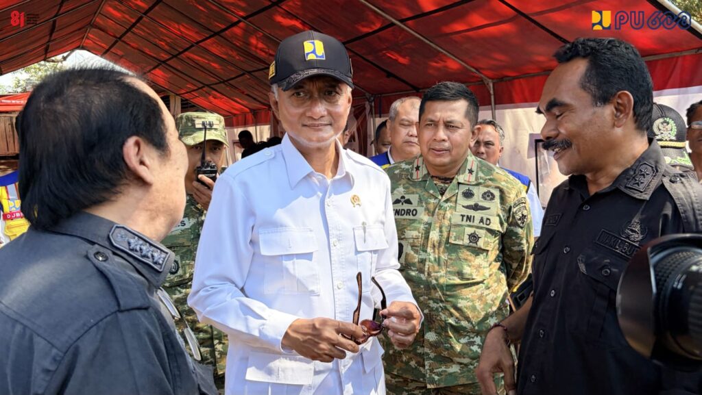 Usai Pimpin Upacara di Ende, Menteri Dody Langsung Bertolak ke Nagekeo
