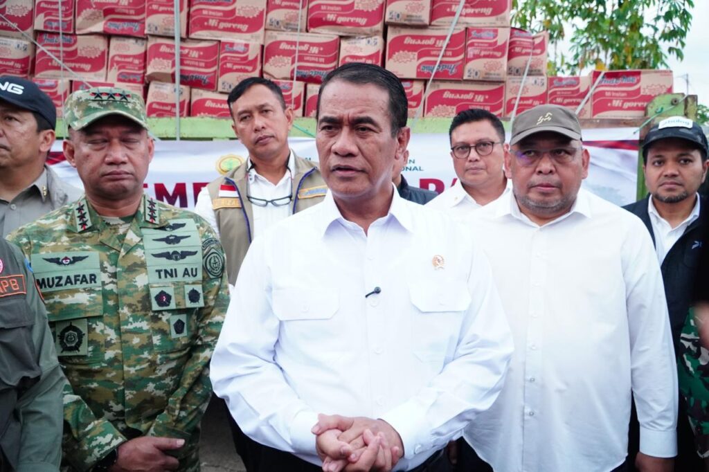 Lepas Truk Bantuan Pangan di NTT, Mentan Amran: Ini Kemanusiaan, Harus Bergerak Cepat