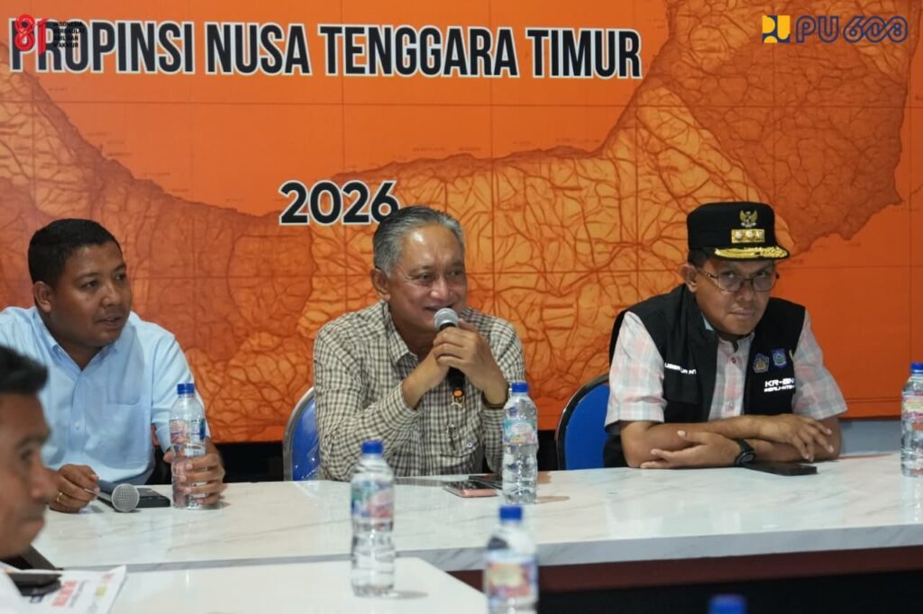 Tiba di Sikka, Menteri Dody: Pemulihan Konektivitas Menjadi Salah Satu Prioritas Penanganan Pasca Gempa