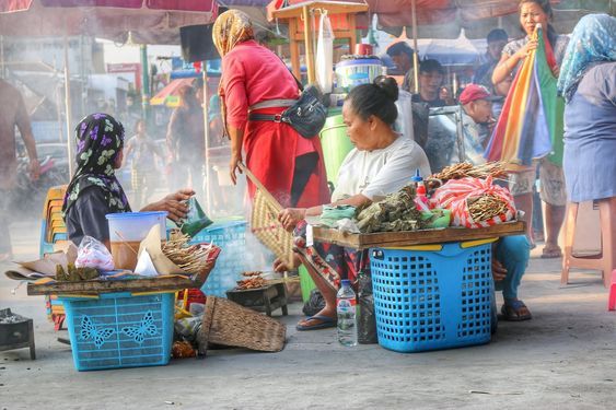 Jalan Raya Bogor Kembali Lancar! Pedagang Kramat Jati Resmi Direlokasi