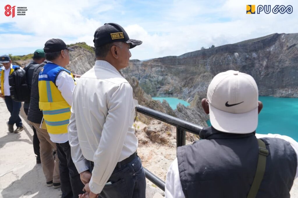 Tindak Lanjut Koordinasi Pascagempa, Menteri Dody Tinjau Kondisi Danau Kelimutu