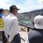 Tindak Lanjut Koordinasi Pascagempa, Menteri Dody Tinjau Kondisi Danau Kelimutu