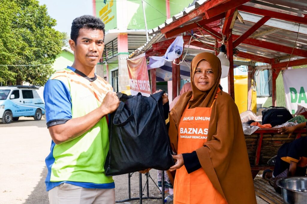 Dari Dapur Umum BAZNAS, Penyintas Gempa NTT Bangkit dan Menguatkan Sesama