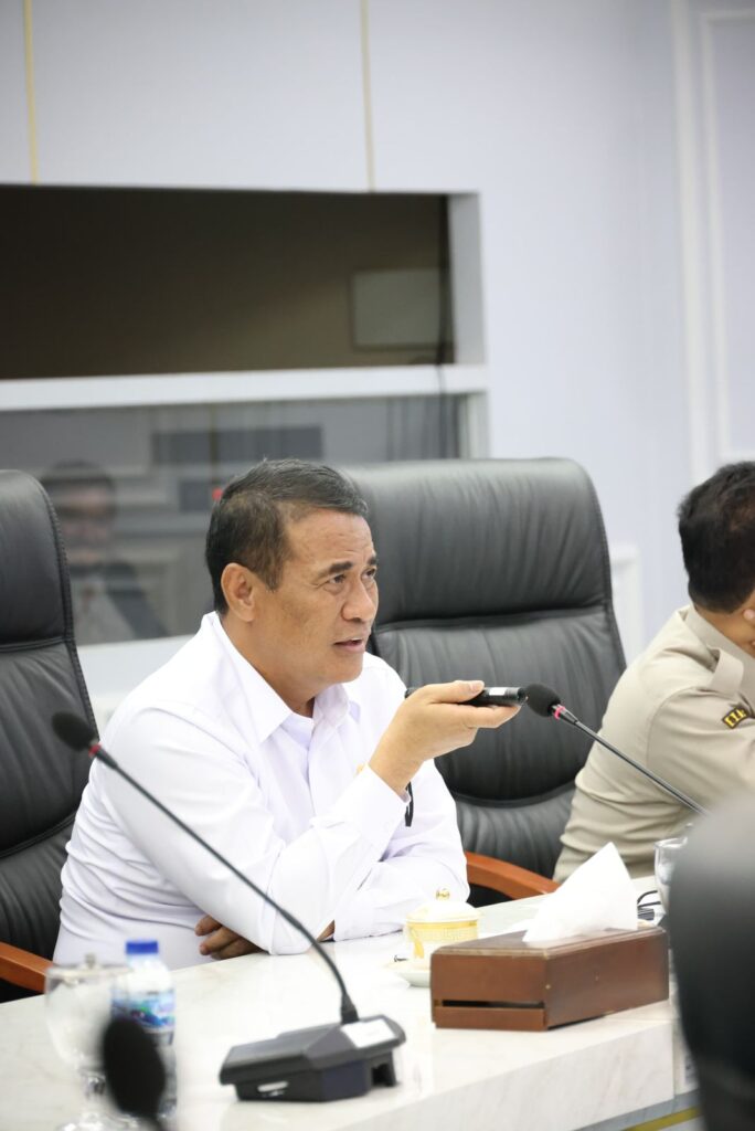 Mentan Amran: Presiden Perintahkan Kirim Pompa, 200 Unit Langsung Dikerahkan untuk Tangani Karhutla