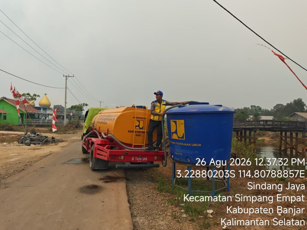Penuhi Kebutuhan MCK, Kementerian PU Salurkan 12.000 Liter Air Bersih untuk Warga Banjar