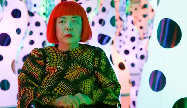 Lebih dari Sekadar Hiasan! Seni Titik-Titik Kusama yang Menaklukkan Dunia Mode