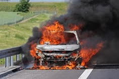 Korsleting Diduga Jadi Penyebab, Mobil Hangus di Ruas Tol MBZ KM 38