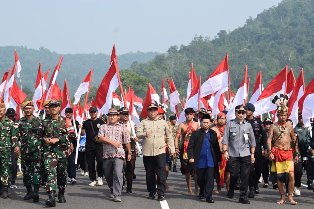 Semarak HUT ke-81 RI, PLBN Aruk Bersama Masyarakat Perbatasan Gelar Napak Tilas