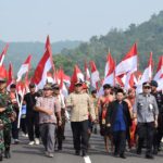 Semarak HUT ke-81 RI, PLBN Aruk Bersama Masyarakat Perbatasan Gelar Napak Tilas
