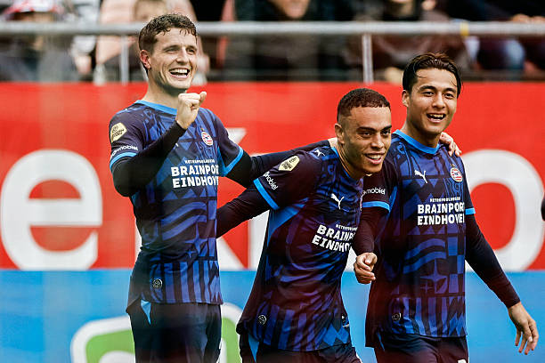 Bangkit Tepat Sebelum Turun Minum! PSV Tekuk Utrecht 2-1 di Galgenwaard