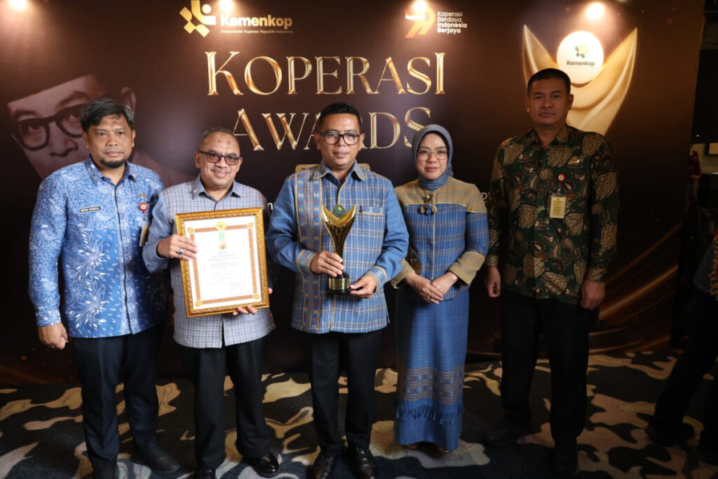 Gubernur Banten Andra Soni Raih Bakti Nayaka Mahambara di Koperasi Award 2026