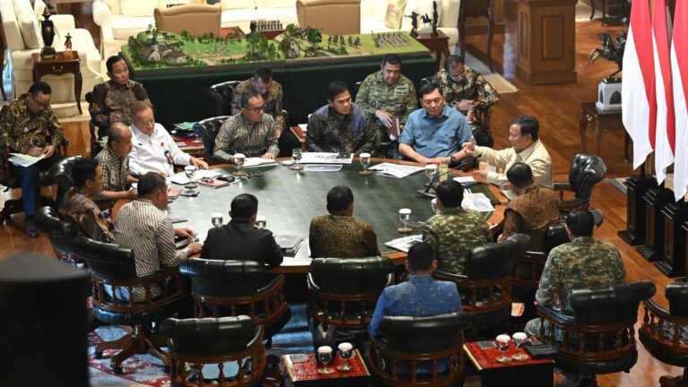 Seskab Teddy: Presiden Prabowo Bahas Penyesuaian Rekrutmen Prajurit TNI hingga Penanganan Bencana