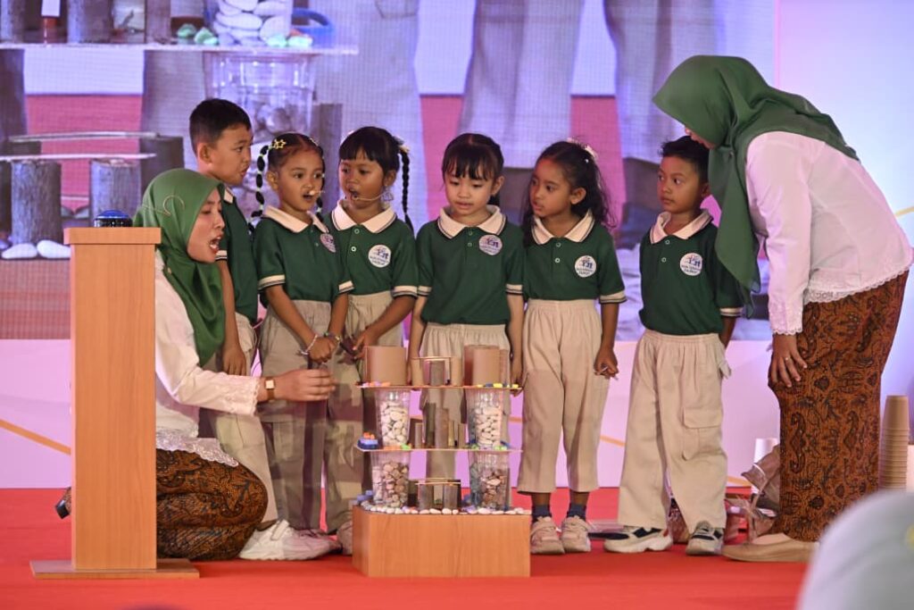 Anak-anak Belajar STEM dengan Cara yang Menyenangkan, Dari Kardu menjadi Menara Kudus