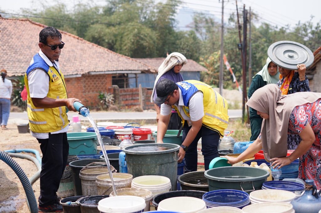 Atasi Dampak Kekeringan, Kementerian PU Salurkan 286 Ribu Liter Air Bersih ke 10 Daerah di Jawa Barat