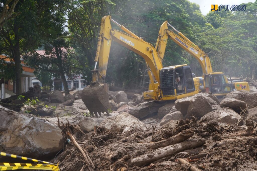 Kementerian PU Normalisasi Batang Baliang Pascabanjir Bandang di Kabupaten Solok