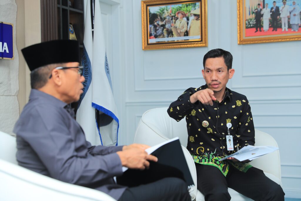 Mendes Yandri Dorong Bantuan ke Desa Berorientasi Pemberdayaan Ekonomi