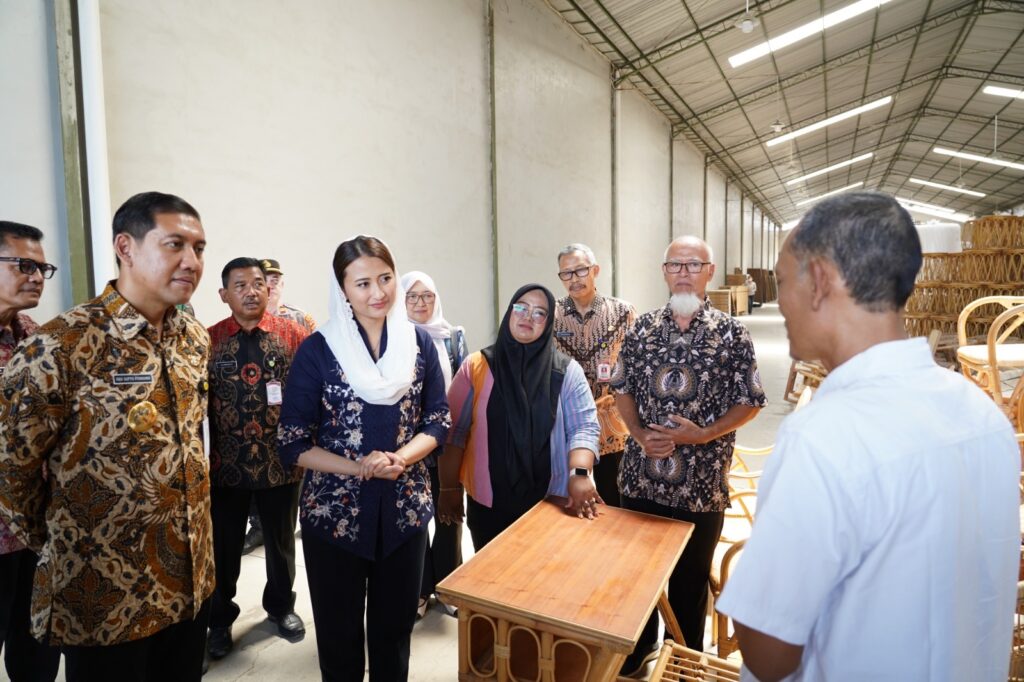 Dorong Ekspor Rotan dan Batik Surakarta, Wamendag Roro Pantau Kesiapan UMKM Jelang TEI 2026