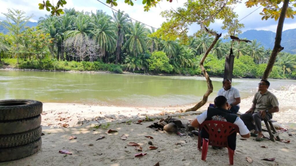 Harus Lewati Jalan Berlumpur dan Minim Sinyal di Rantau Prapat, Kepala Unit BRI Menemani UMKM untuk Naik 