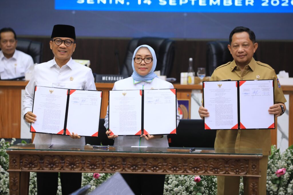 Tandatangani SKB 3 Menteri, Mendes Yandri Dorong Perempuan Jadi Subjek Pembangunan