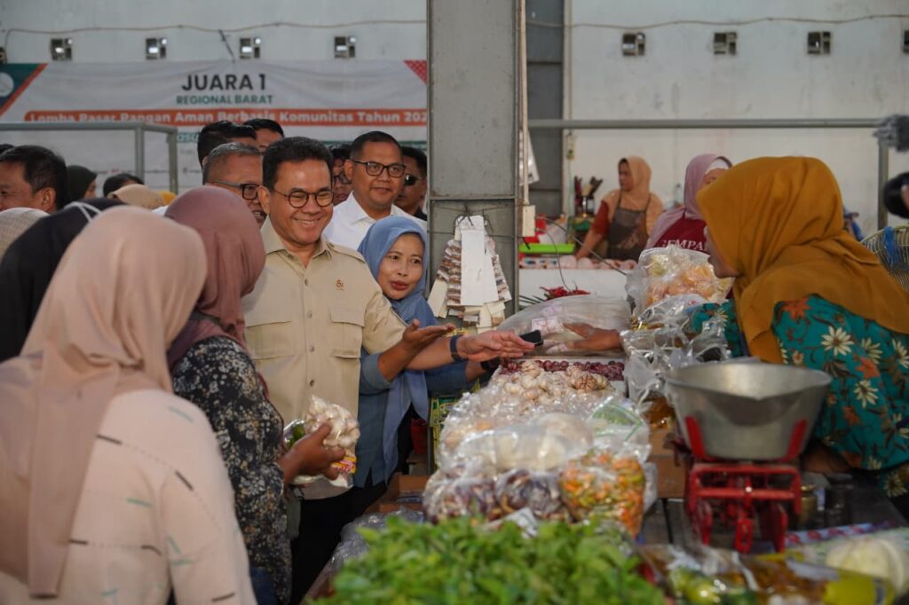 Pantau Pasar Potrojayan di Sleman,Mendag Busan: Pemerintah Terus Jaga Harga Keseimbangan Bapok