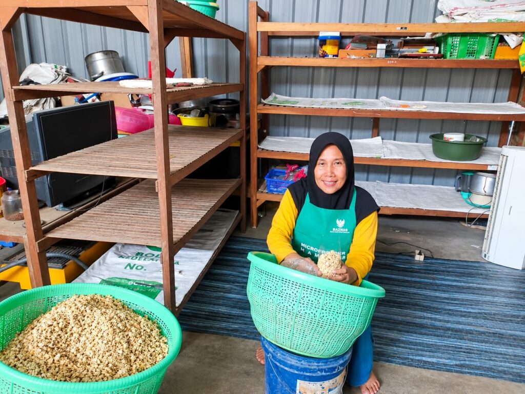 BAZNAS Microfinance Desa Sukses Kembangkan Usaha Tempe Mustahik Binaan di Jateng