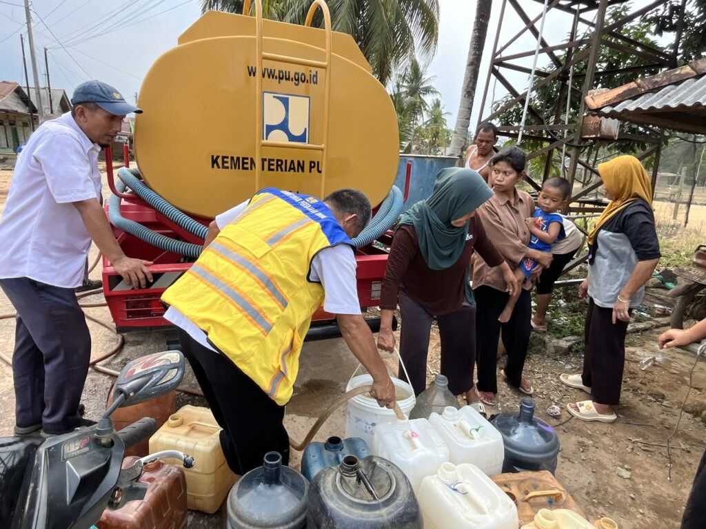 Kementerian PU Salurkan 127.250 Liter Air Bersih untuk Masyarakat Terdampak Kekeringan di Bangka Belitung