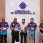 Hadapi Perkembangan Teknologi, Wamenaker Tekankan Peningkatan Kompetensi Teknisi Ponsel