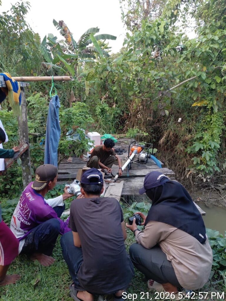 Atasi Ketersediaan Air Budidaya Ikan, Tim Ekspedisi Patriot dan Warga Klamono Kolaborasi Salurkan Air Kolam