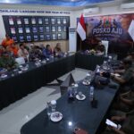 Perkuat Penanganan Karhutla Kalsel, Kepala BNPB Tegaskan Lima Arahan Strategis dan Instruksikan Mobilisasi Total Satgas Darat