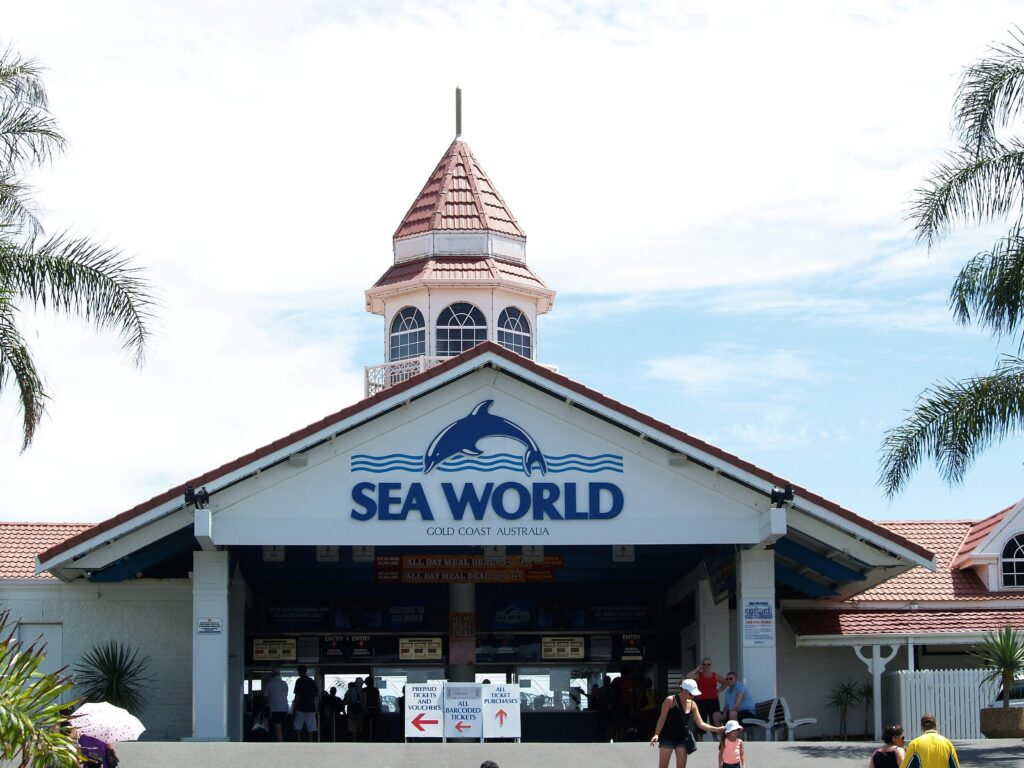 Lansia Usia 60 Tahun Kini Gratis Masuk Sea World Ancol Hingga Akhir 2026