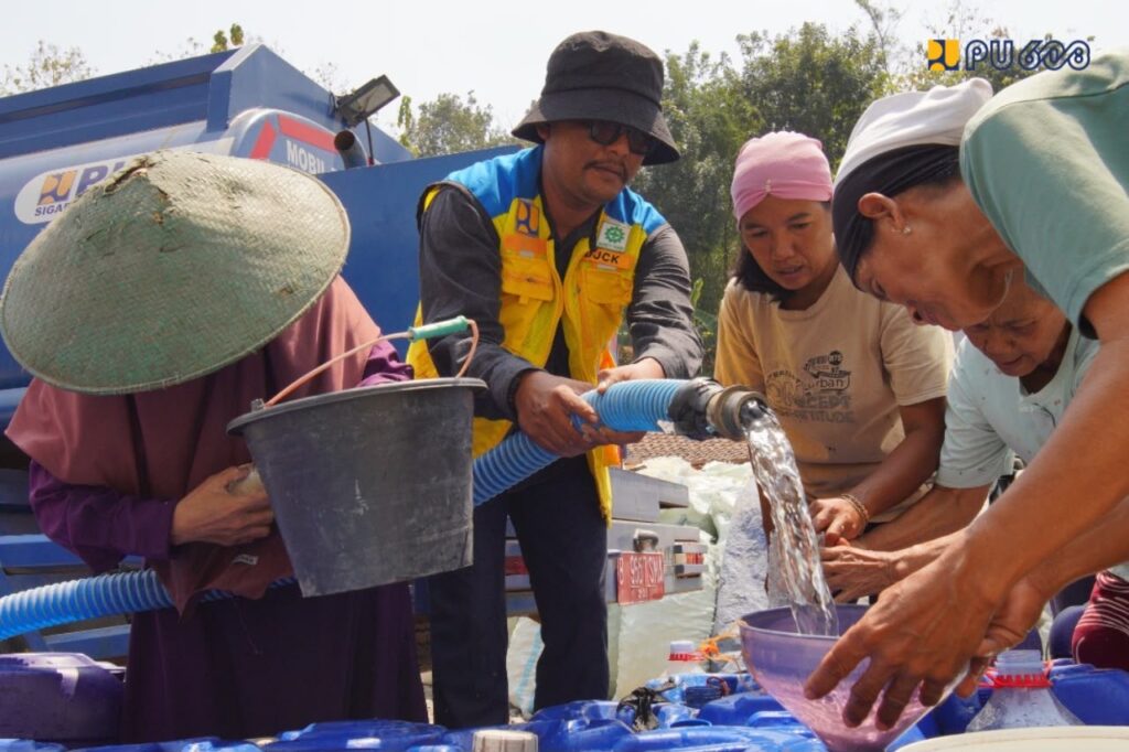 Jalankan Arahan Presiden, Kementerian PU Salurkan 23,2 Juta Liter Air Bersih Hadapi Kekeringan di Jateng dan Jatim