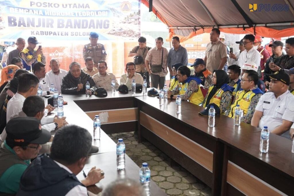 Menteri PU Bantu Penanganan Gedung Pemerintahan di Solok yang Rusak Akibat Banjir Bandang