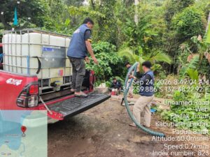 Atasi Krisis Air Papua Barat, TEP Unhas Gandeng Polisi Salurkan Bantuan dari Rumah ke Rumah