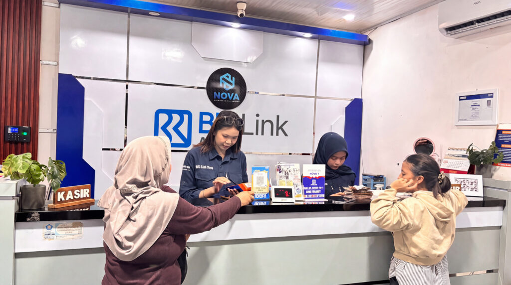 Layani Ratusan Transaksi Setiap Hari, BRILink Agen Nova Yulianti Dekatkan Akses Keuangan di Muara Enim
